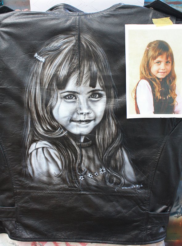 Lederjacke Portrait sw.jpg